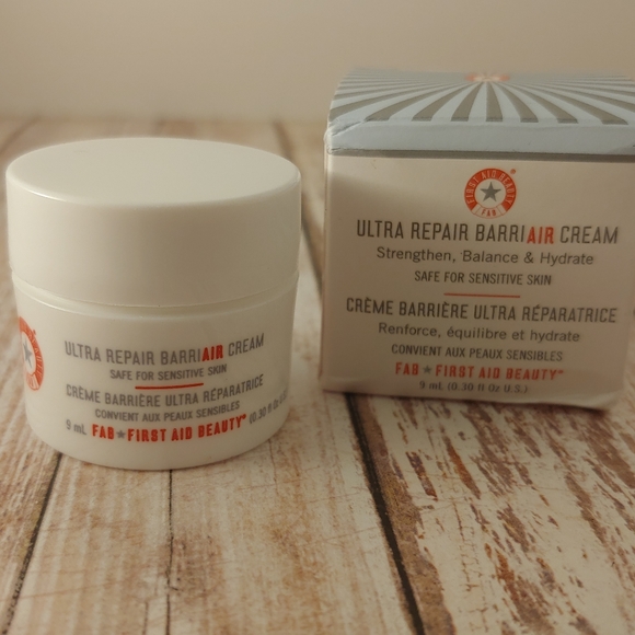 3 for $15 First Aid Beauty Ultra Repair BarrAIR - Picture 3 of 3